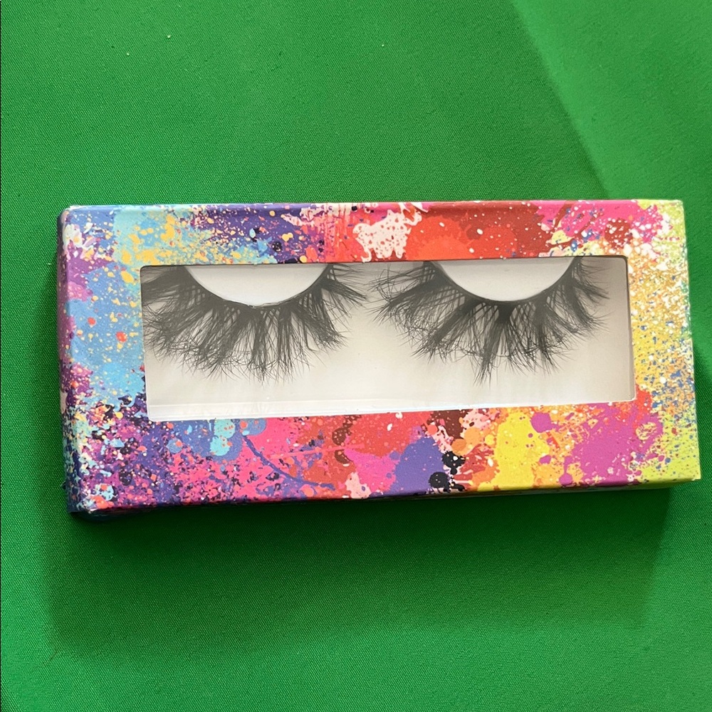 Dramatic Black False Eyelashes